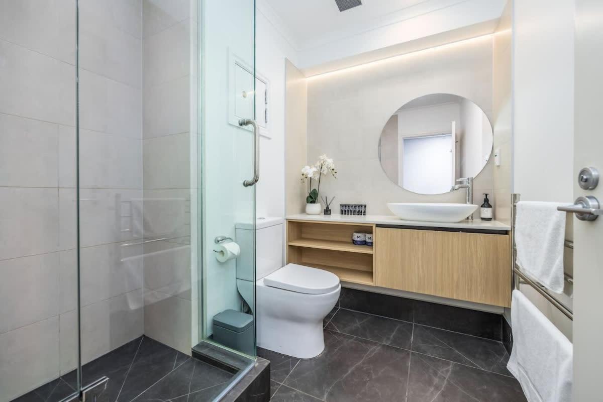 Highrise Studio Apartment W/ Ac, Pool & Gym In Auckland Cbd Exterior photo